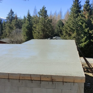 Extension du chalet facade sud avec coulage d'une dalle bêton sur bolquere